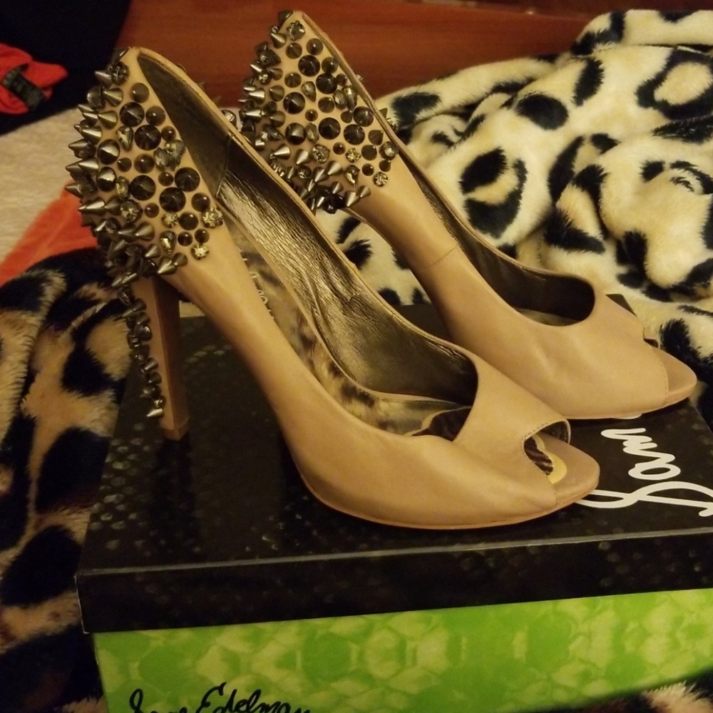 Stiletto Pump - image 2